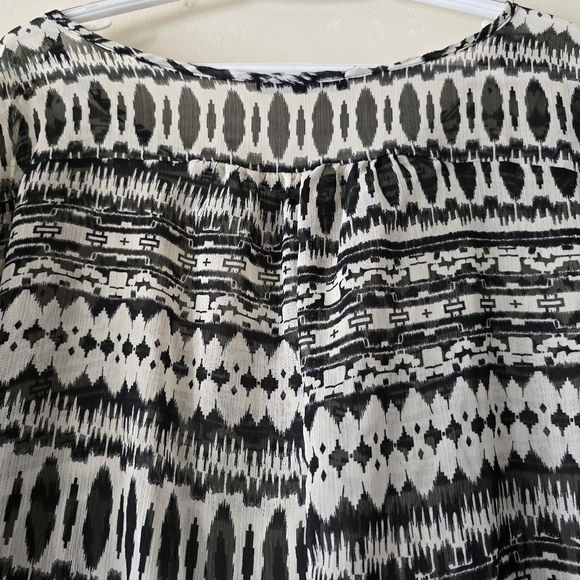 Black n White Sheer Crop Top Shortsleeve Cuffed Blouse Aztec Soop Neck LARGE - Picture 11 of 12